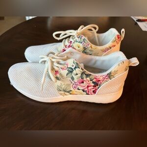 Super Comfy Sneakers, Lightweight